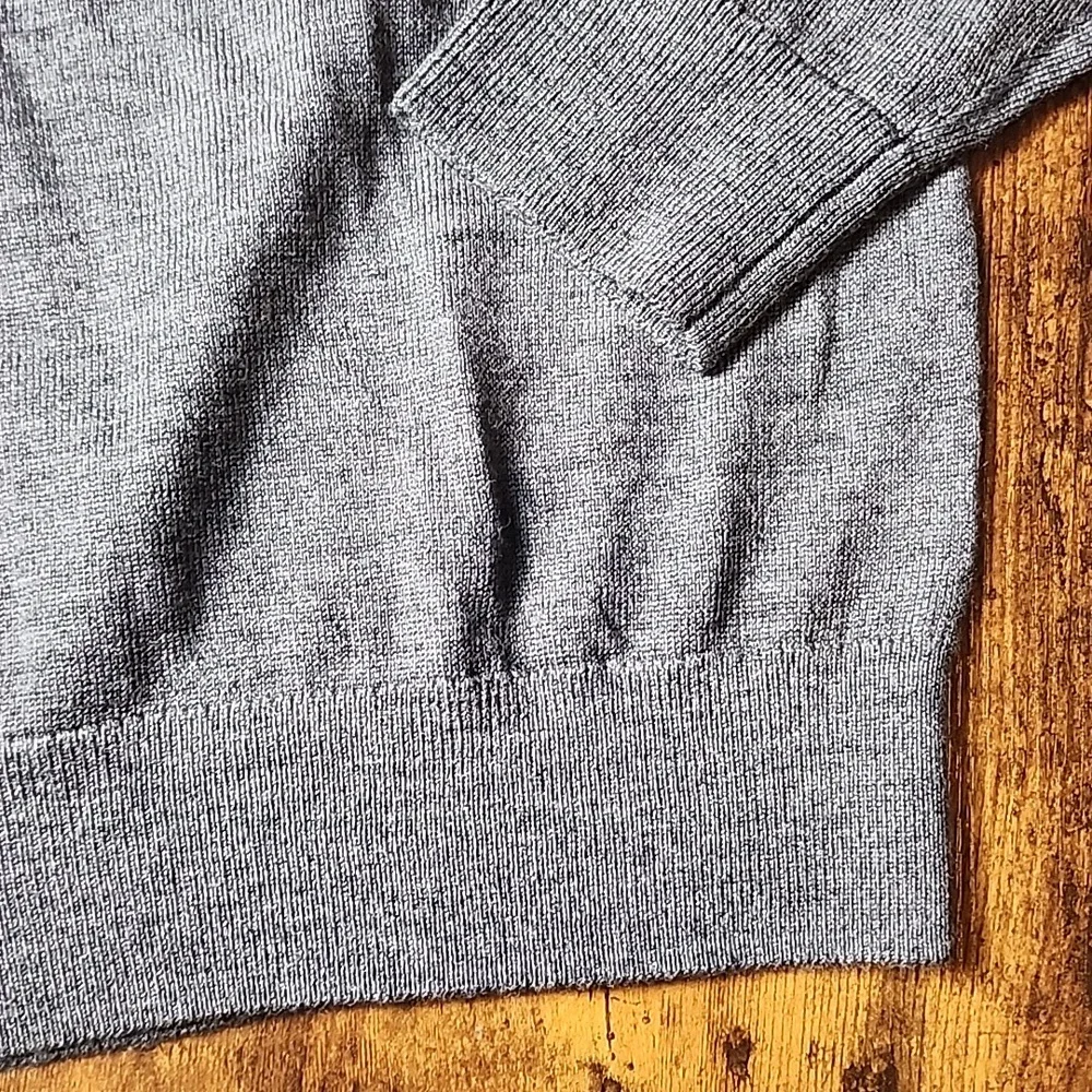 BANANA REPUBLIC | Men's 100% Merino Wool Heather Gray V-Neck Neutral Sweater | M